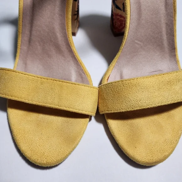 Cache Cache Yellow Block Heel, Open Toe, Ankle Strap, Suede Sandals Size 8.5 - Picture 14 of 16